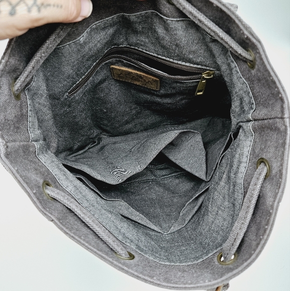 ACACIA | Revolve canvas & leather trim backpack bag - Picture 5 of 9